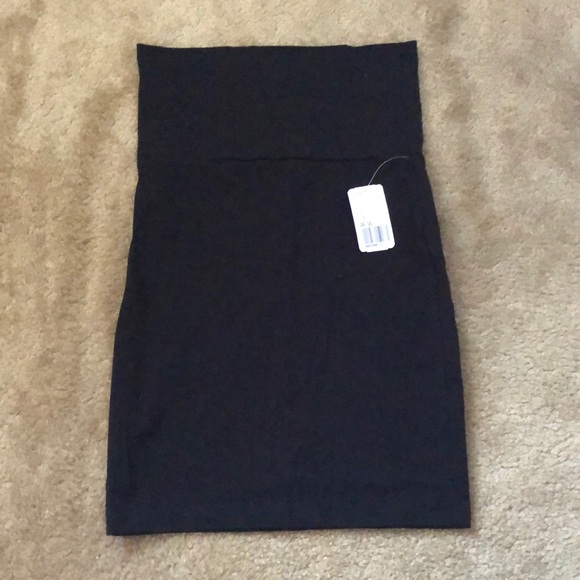 Forever 21 Dresses & Skirts - NWT Black Forever21 Skirt. Size S.
